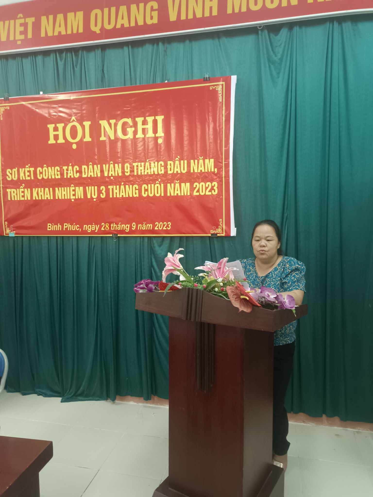 Đ/c Hà Thị Thơ- Chủ tịch hội phụ nữ xã, thành viên khôi dân vận triển khai văn bản hoạt động trong 9 tháng đầu năm 2023